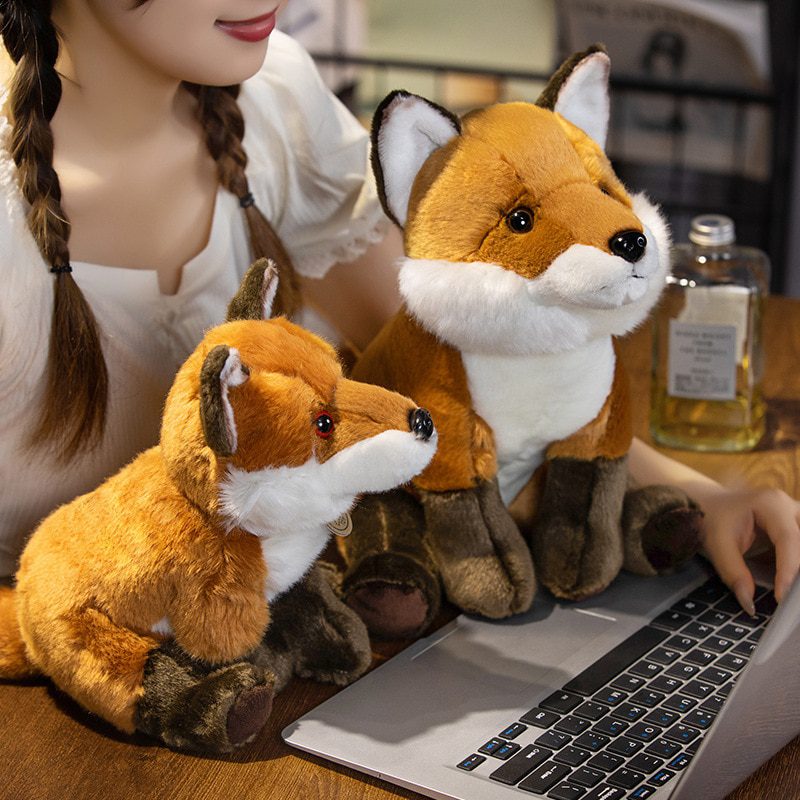 Animal de pelúcia de raposa pequena com detalhes realistas - companheiro perfeito para os mais jovens