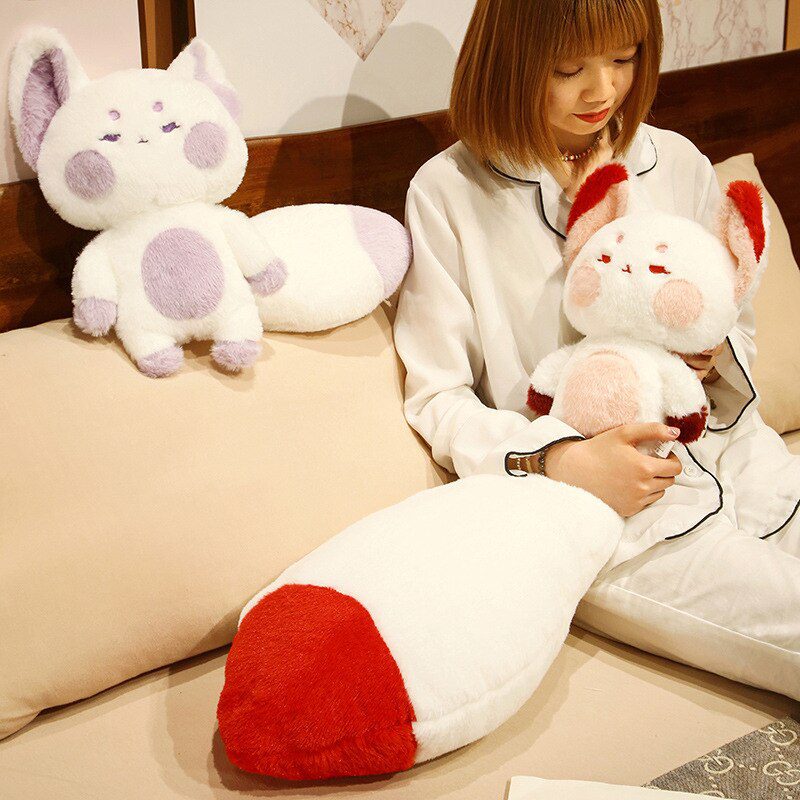 Плюшевая японская лиса — культурный символ в форме мягкой игрушки