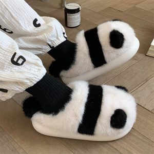 Chinelos de pelúcia Panda
