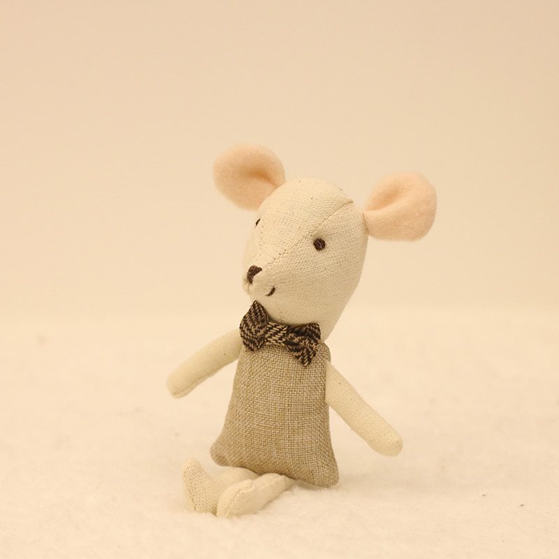 brinquedo de pelúcia de rato