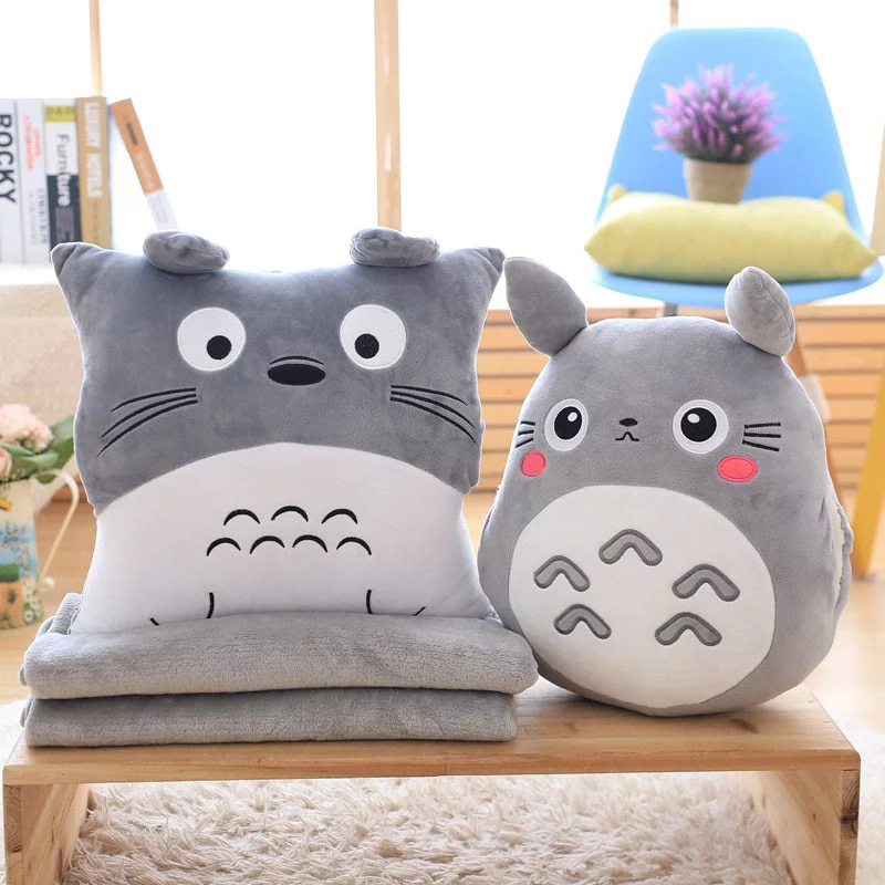 Découvrez la magie du confort avec notre oreiller en peluche Totoro 1