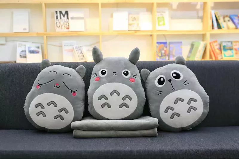 Revele a magia do conforto com nossa almofada de pelúcia Totoro